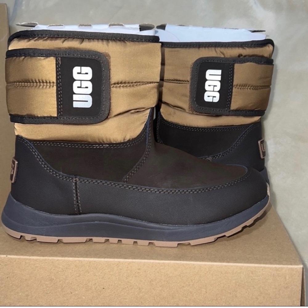 NEVER WORN UGG TOTY